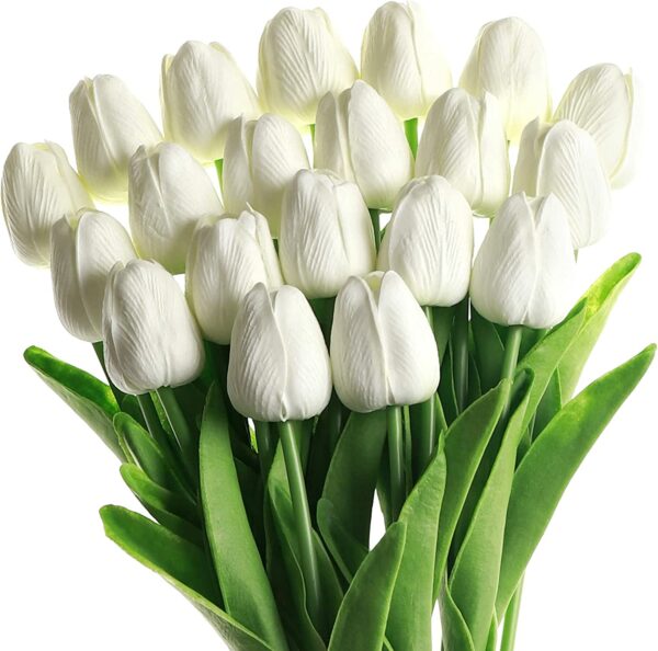 Photo d'un bouquet de fleurs blanches de tulipes dans un fond blanc